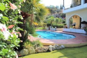 6 Bed Villa For Sale with Pool and Sea Views 21883