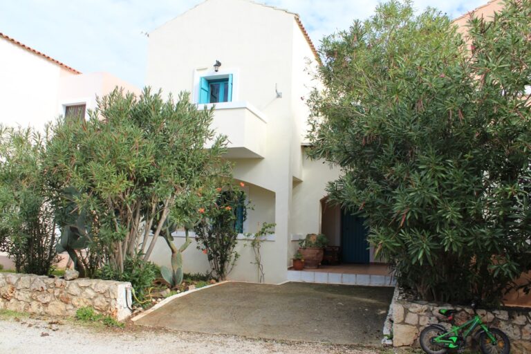 Beautiful Villa with Stylish Interior – 2min to Beach - 2