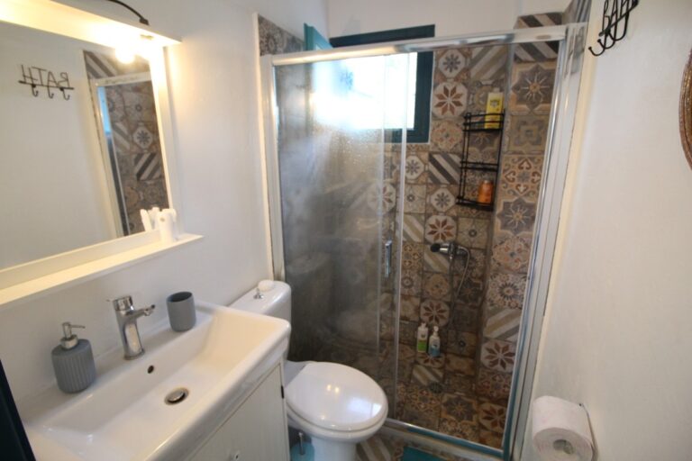 Beautiful Villa with Stylish Interior – 2min to Beach - 25
