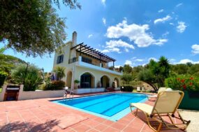 6 Bed Villa For Sale with Pool and Sea Views 44011