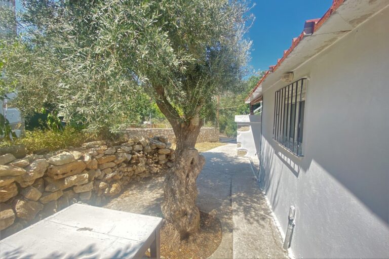 2 Bedroom Semi-Detached house For Rent - 1