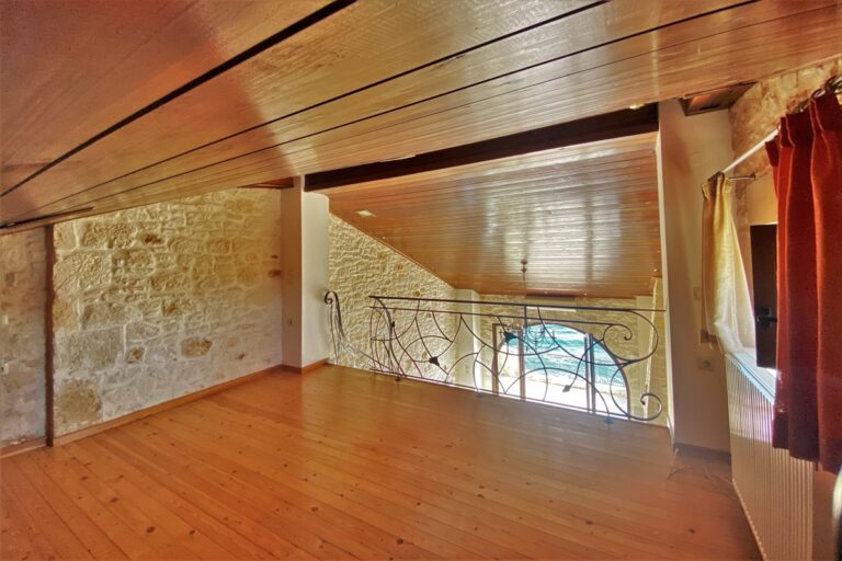 Seafront 2 Floor Stone House For Rent In Kalyves - 7