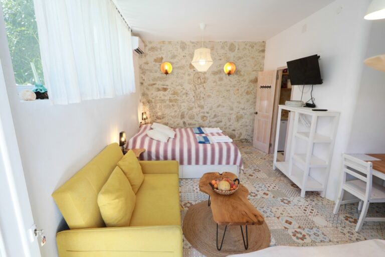 Winter Rent: Ravi Studio 1 - 6