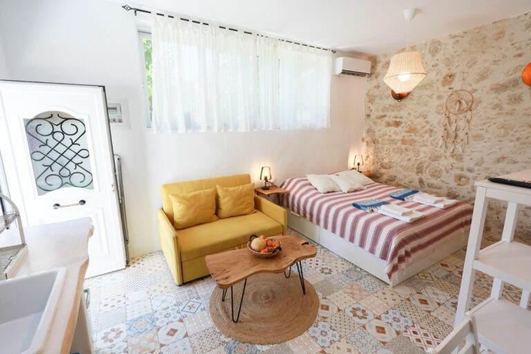 Winter Rent: Ravi Studio 1 - 4