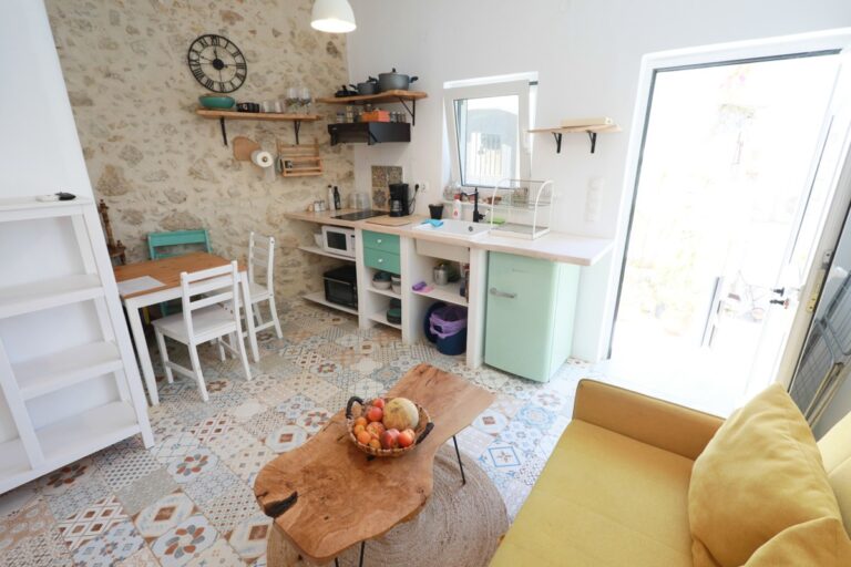 Winter Rent: Ravi Studio 1 - 2