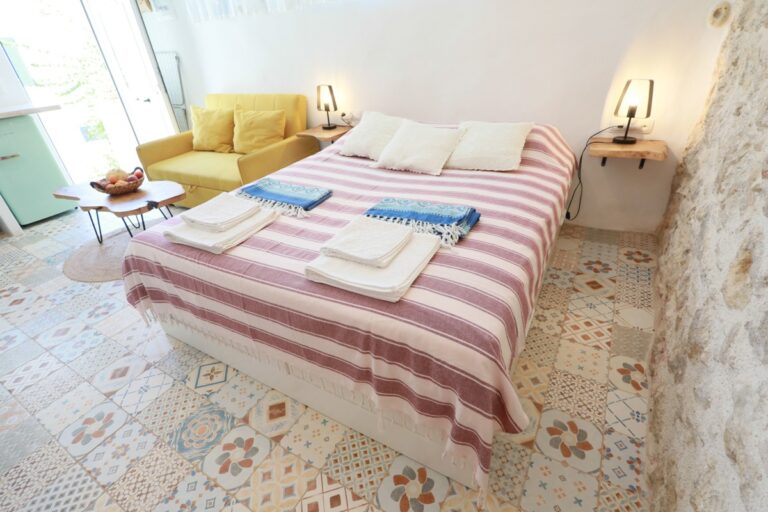 Winter Rent: Ravi Studio 1 - 5
