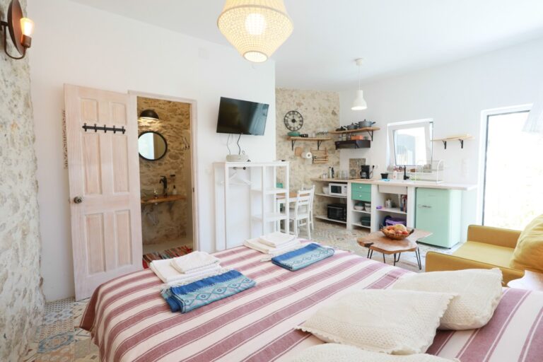 Winter Rent: Ravi Studio 1 - 3