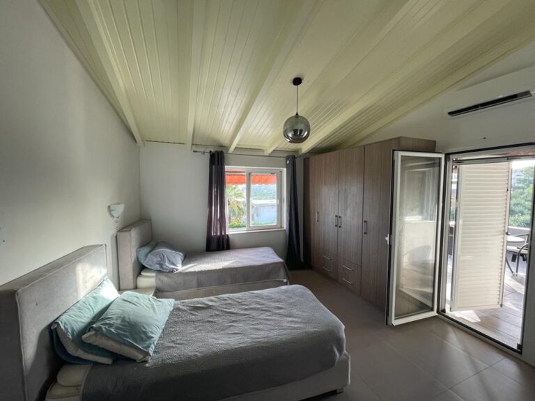 Incridible Sea View Villa For Rent - 14