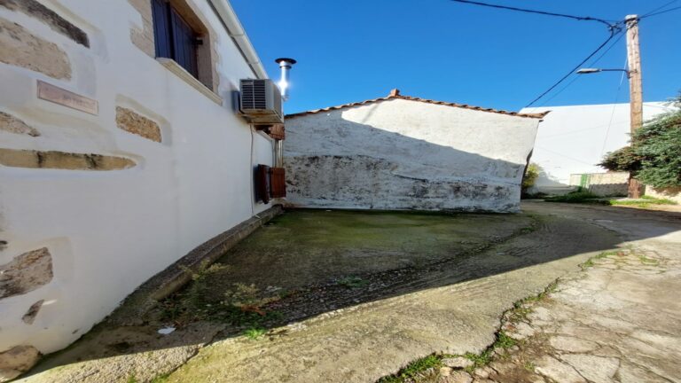 1 Bedroom Village House for Rent in Plaka - 16