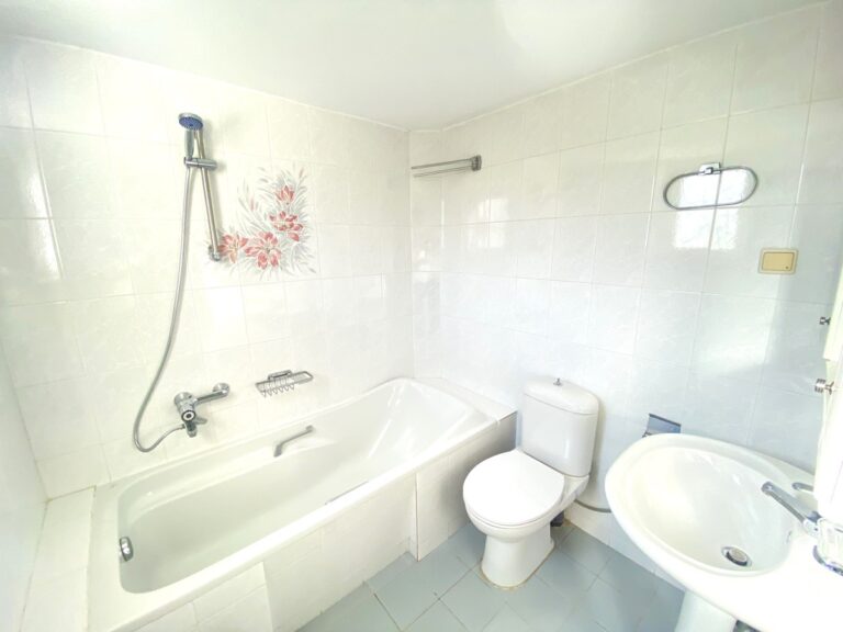 5 bedroom House to Rent In Plaka - 4