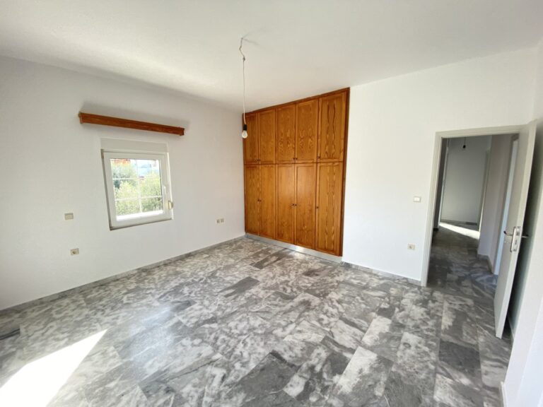 5 bedroom House to Rent In Plaka - 18
