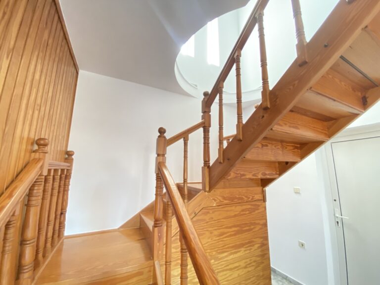 5 bedroom House to Rent In Plaka - 19
