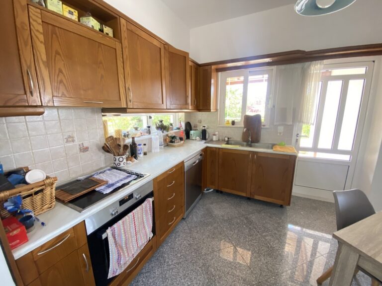 Villa in Plaka with Breathtaking Views and Private Pool For Rent - 