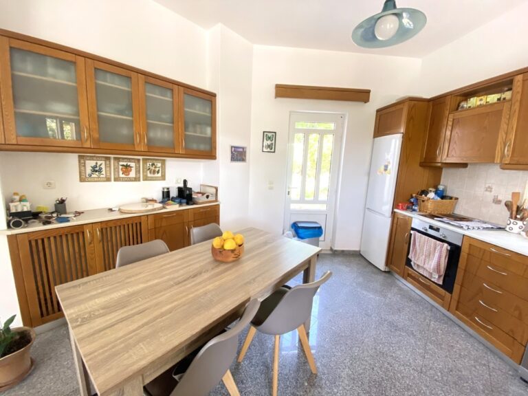 Villa in Plaka with Breathtaking Views and Private Pool For Rent - 