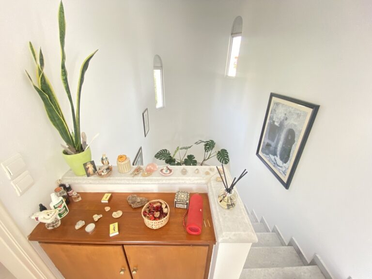 Villa in Plaka with Breathtaking Views and Private Pool For Rent - 