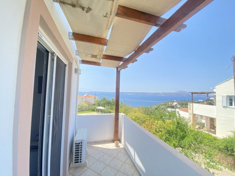 Villa in Plaka with Breathtaking Views and Private Pool For Rent - 