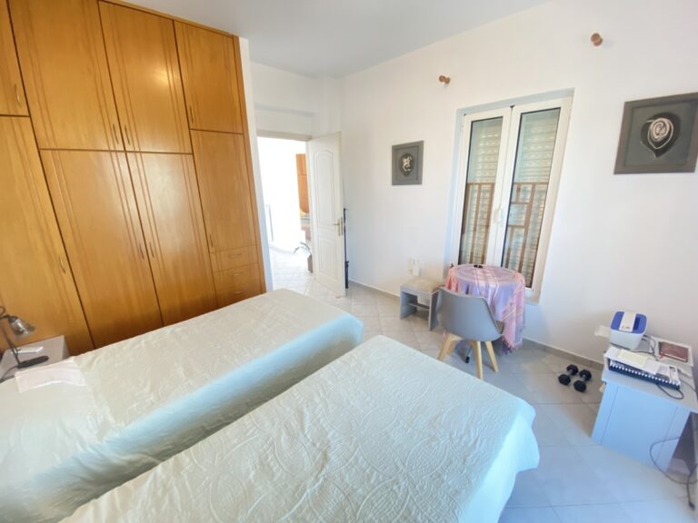 Villa in Plaka with Breathtaking Views and Private Pool For Rent - 
