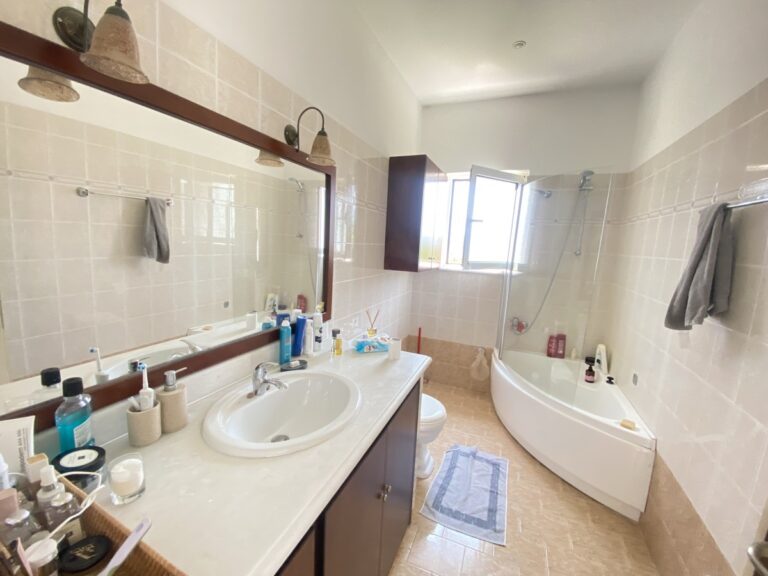 Villa in Plaka with Breathtaking Views and Private Pool For Rent - 