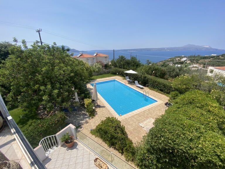 Villa in Plaka with Breathtaking Views and Private Pool For Rent - 