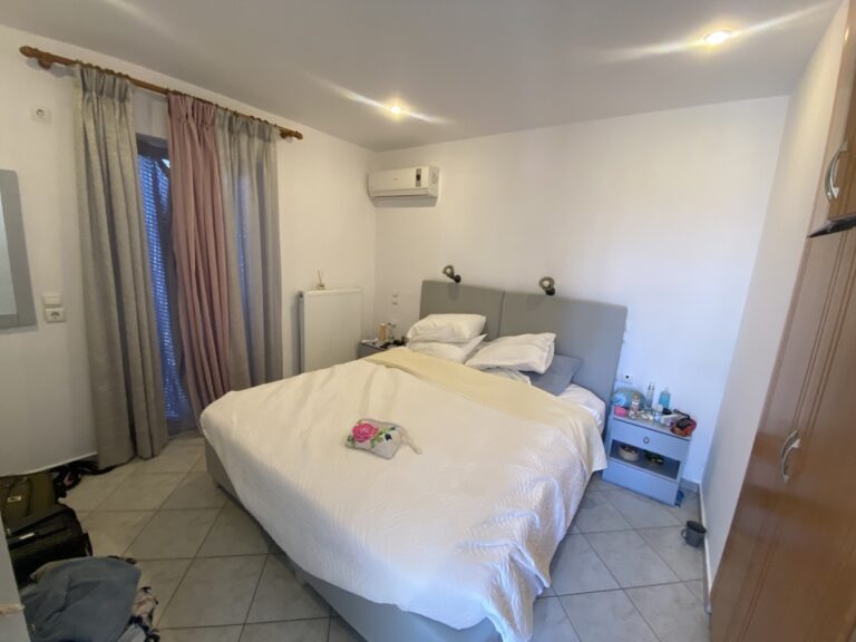 Villa in Plaka with Breathtaking Views and Private Pool For Rent - 