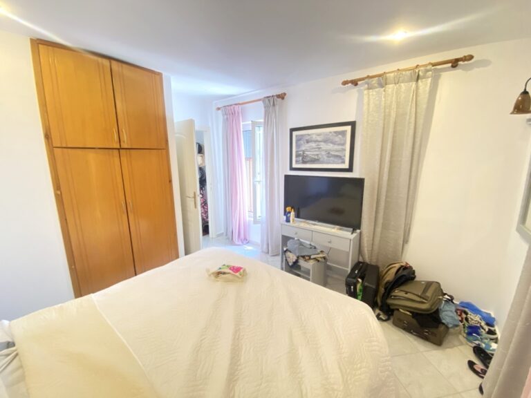 Villa in Plaka with Breathtaking Views and Private Pool For Rent - 