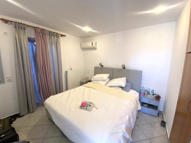 Villa in Plaka with Breathtaking Views and Private Pool For Rent - 