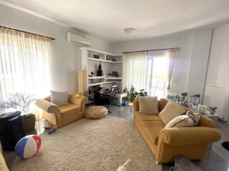 Villa in Plaka with Breathtaking Views and Private Pool For Rent - 