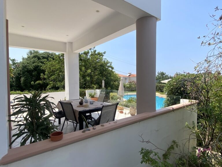 Villa in Plaka with Breathtaking Views and Private Pool For Rent - 