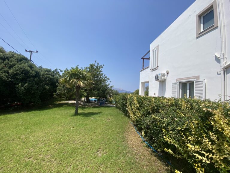 Villa in Plaka with Breathtaking Views and Private Pool For Rent - 