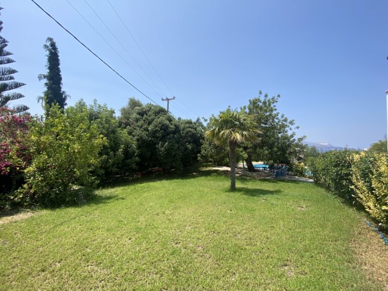 Villa in Plaka with Breathtaking Views and Private Pool For Rent - 