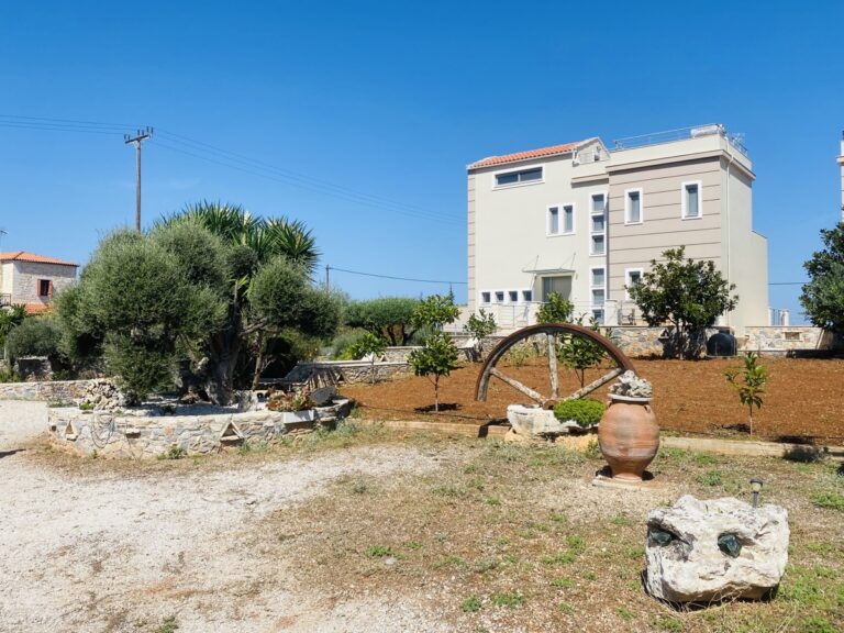 Villa House To Rent in Xirosterni - 1