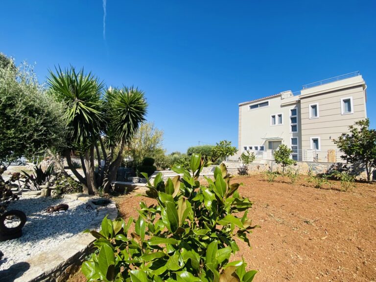Villa House To Rent in Xirosterni - 2