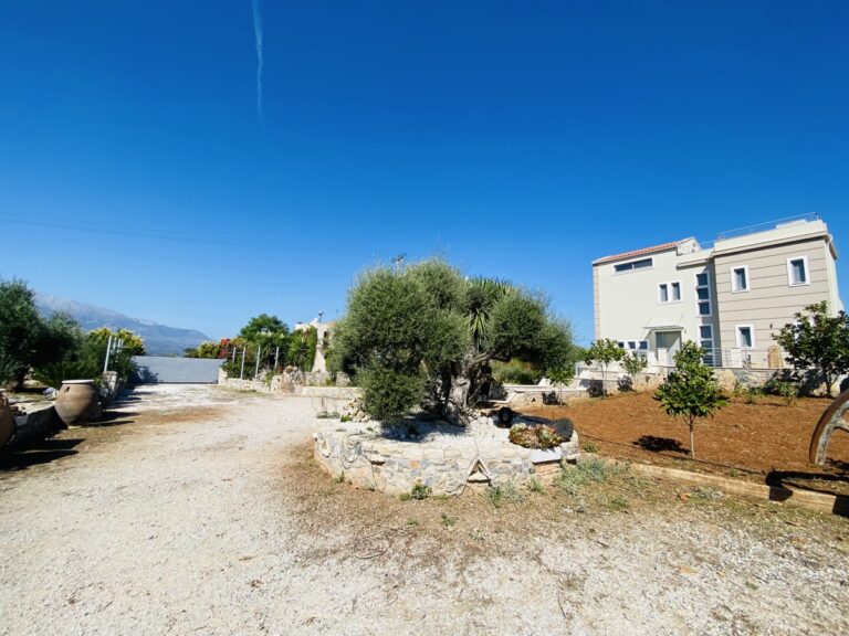 Villa House To Rent in Xirosterni - 4