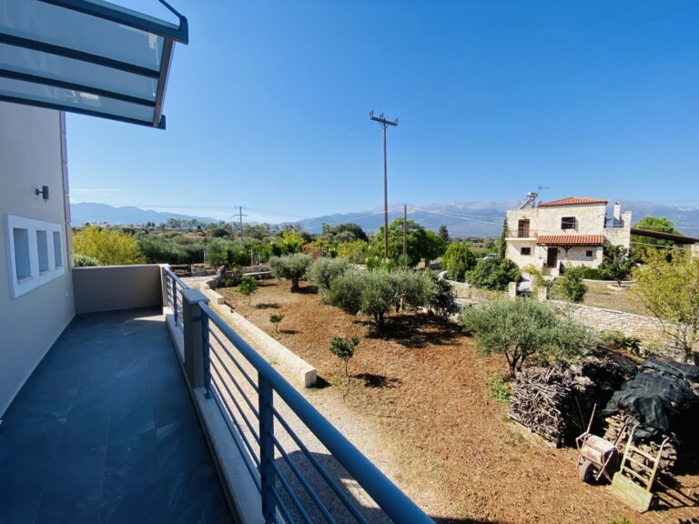 Villa House To Rent in Xirosterni - 12