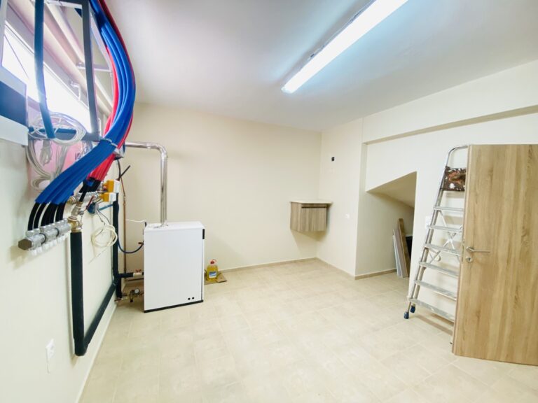 Villa House To Rent in Xirosterni - 16