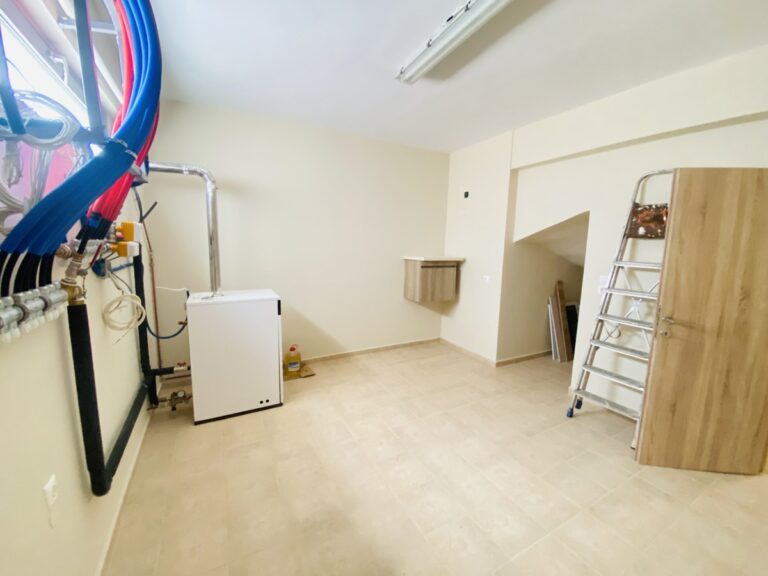 Villa House To Rent in Xirosterni - 19