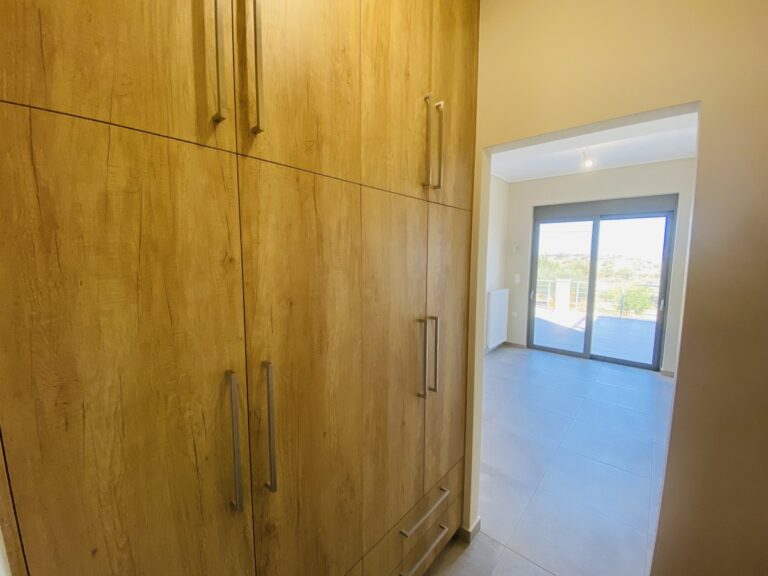 Villa House To Rent in Xirosterni - 32