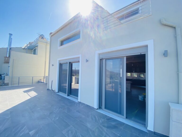 Villa House To Rent in Xirosterni - 36