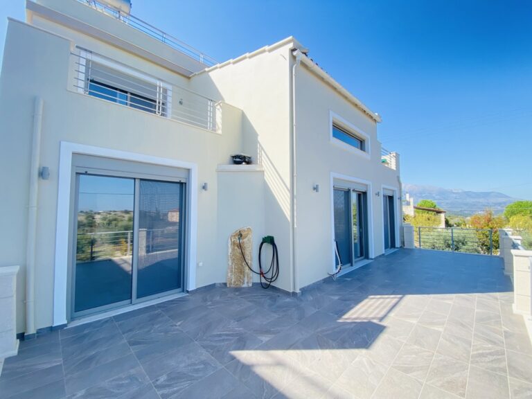 Villa House To Rent in Xirosterni - 37