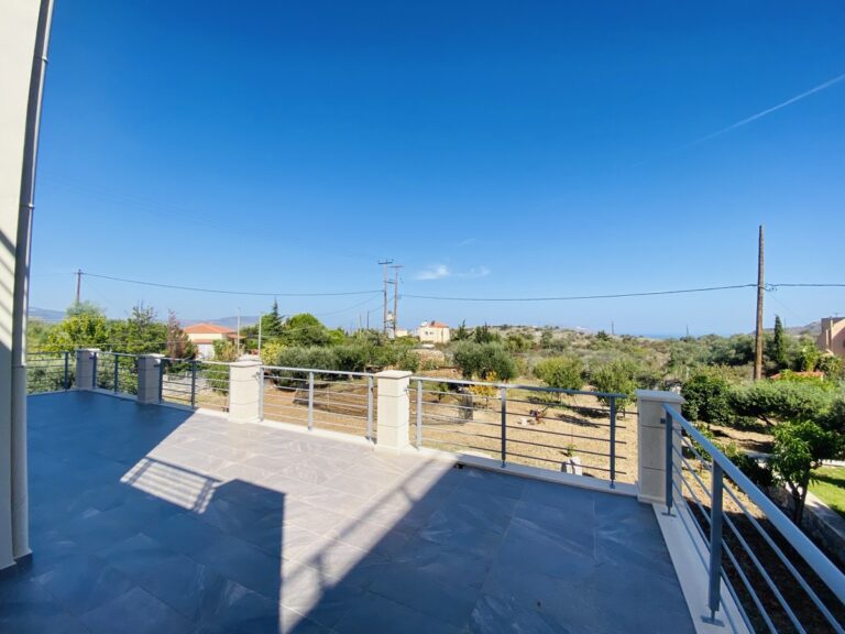 Villa House To Rent in Xirosterni - 38