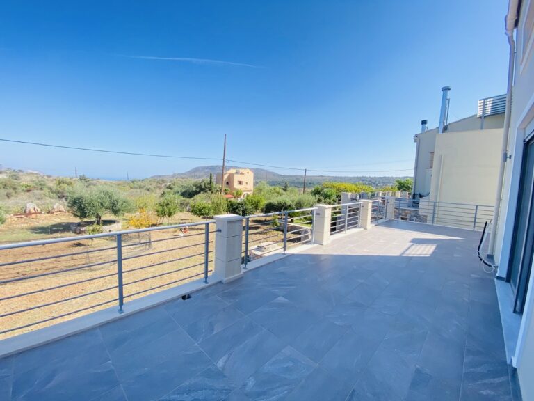 Villa House To Rent in Xirosterni - 39