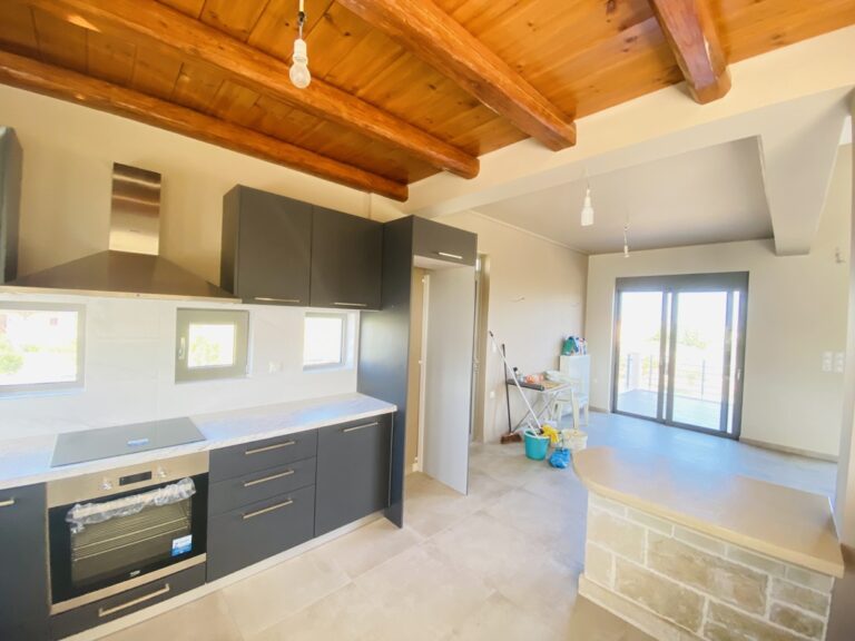 Villa House To Rent in Xirosterni - 40