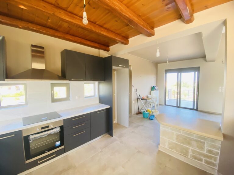 Villa House To Rent in Xirosterni - 41