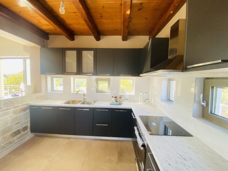 Villa House To Rent in Xirosterni - 42