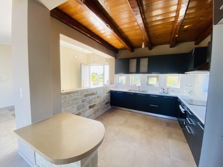 Villa House To Rent in Xirosterni - 45