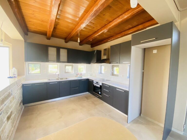 Villa House To Rent in Xirosterni - 46