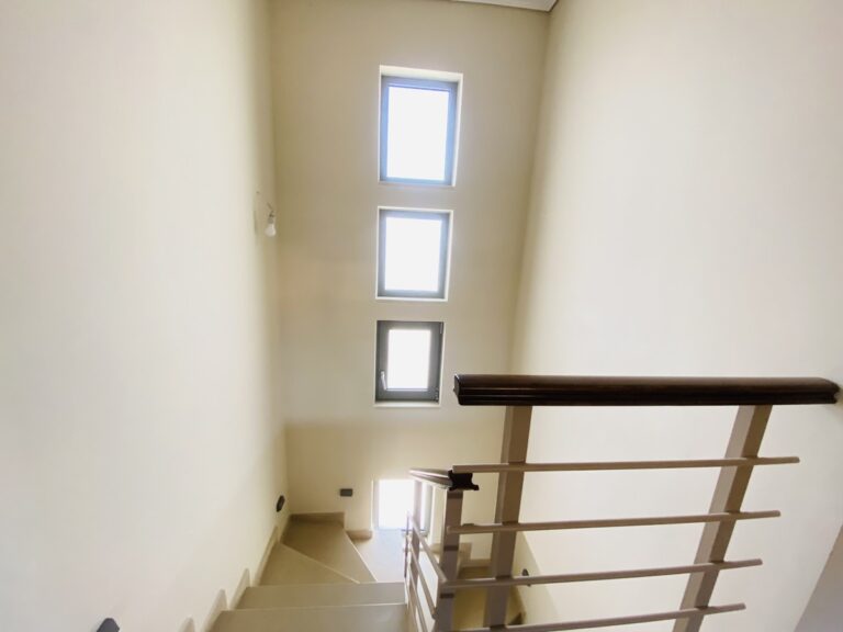 Villa House To Rent in Xirosterni - 55