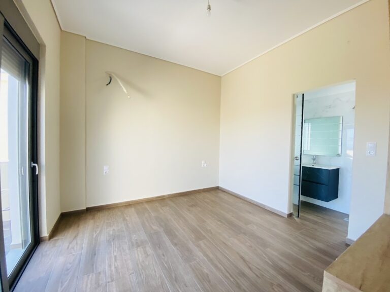 Villa House To Rent in Xirosterni - 66