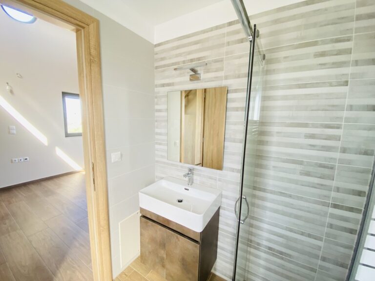 Villa House To Rent in Xirosterni - 71