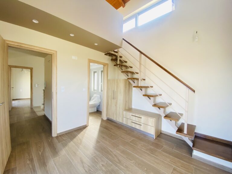 Villa House To Rent in Xirosterni - 77